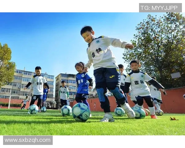 谦逊之星在绿茵场上闪耀谁是足球界的谦逊典范