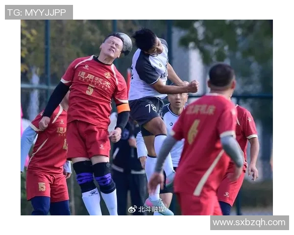 身体素质超群的足球明星们如何在赛场上展现硬核实力与拼搏精神